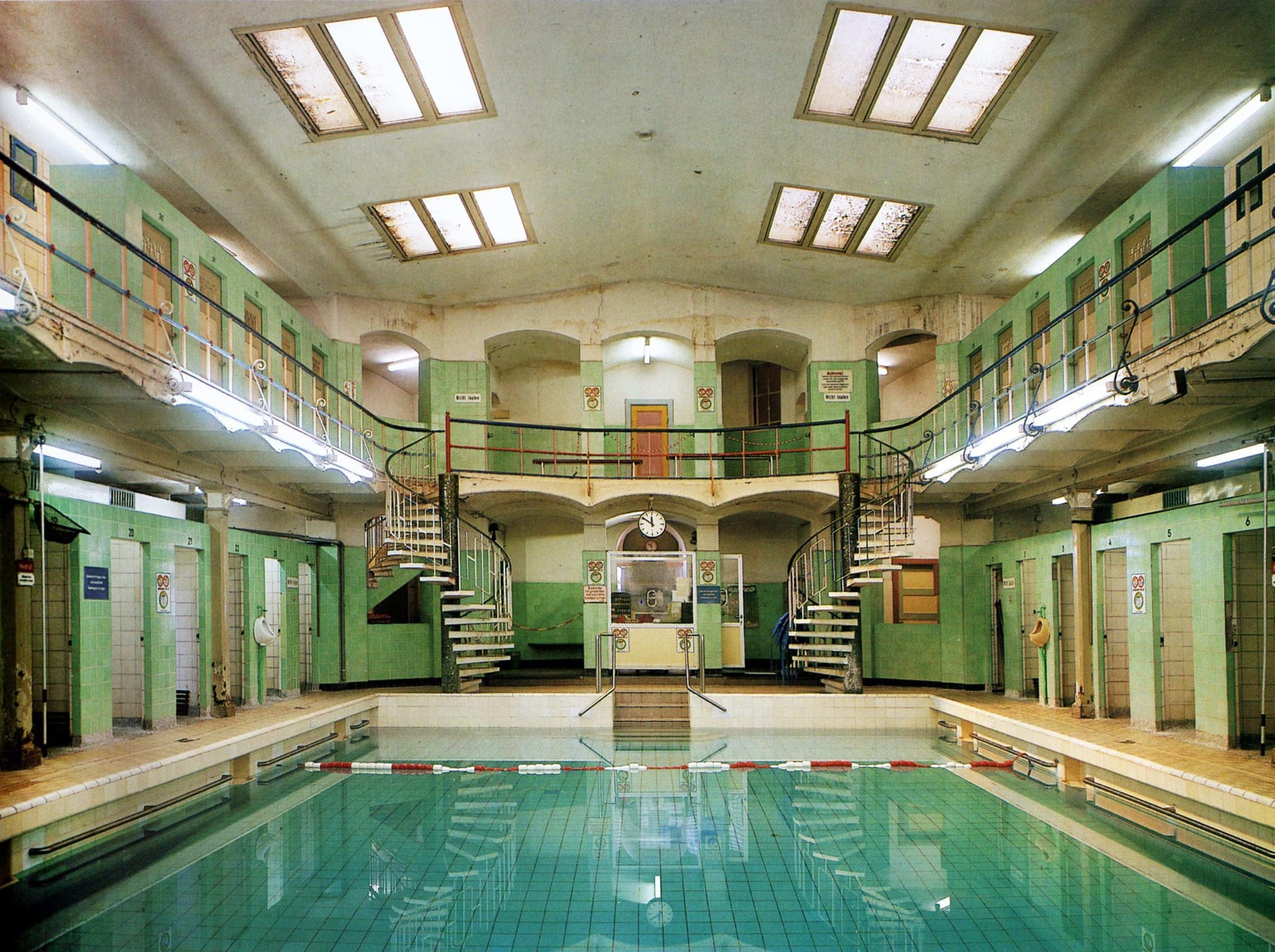 Ein Blick ins ehemalige Schwimmbad